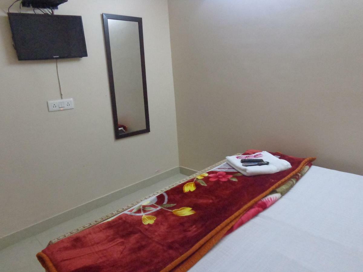Delhi Inn,Walk In Nizamuddin Railway Station New Delhi Exterior photo